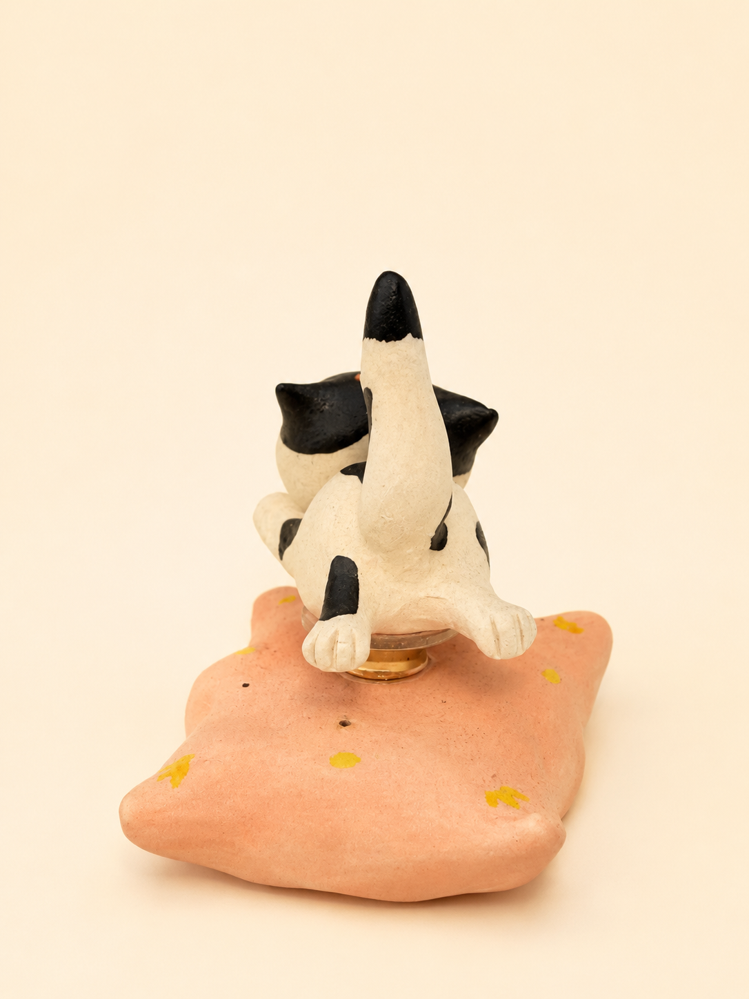 Handmade Ceramic Black‑White Cat Spinner Figurine | Desk Decor Gift
